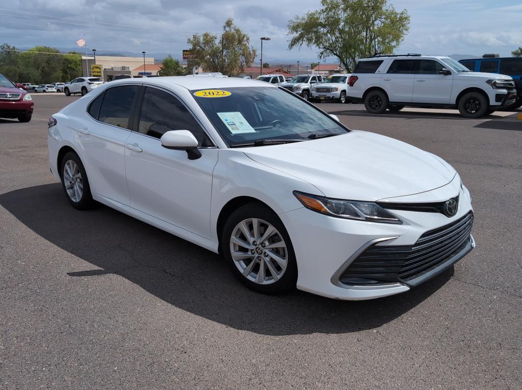 2022 Toyota Camry LE's photo